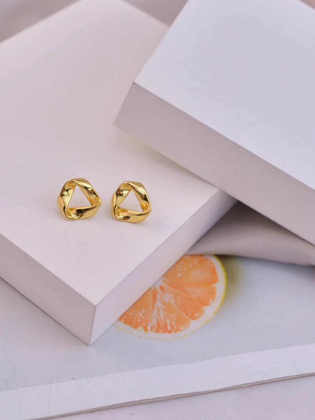 5# Irregular triangle - Gold