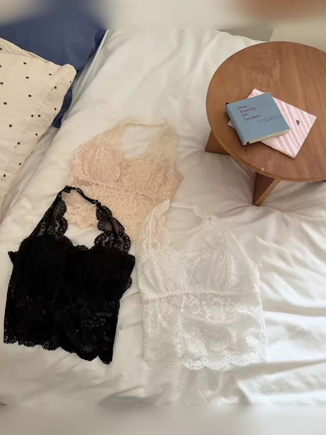 Ayollar uchun ichki kiyim uslubidagi dantel halter top, tanaga yopishgan, kalta, nozik ko'rsatadigan, to'rt mavsum uchun