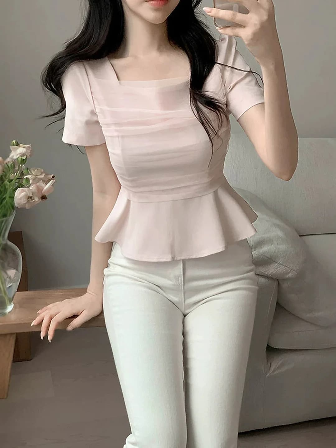 Ayollar uchun basque (peplum) ko'ylak: to'qima mato, kvadrat yoqa, puf yengli, tanaga yopishgan, bir rangli