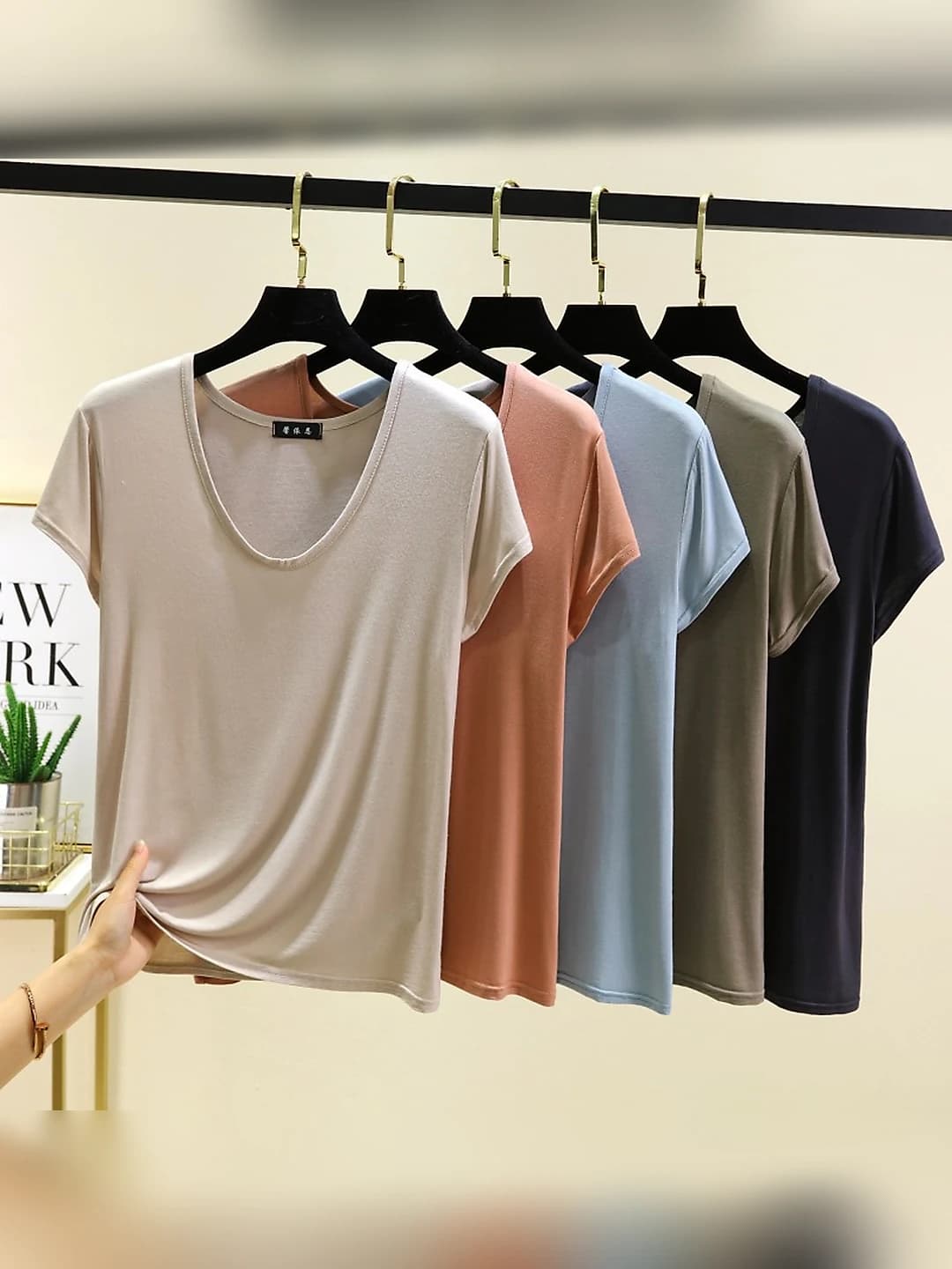 Women's modal U-neck short-sleeve t-shirt, thin, loose fit, solid colour, plus size, slimming