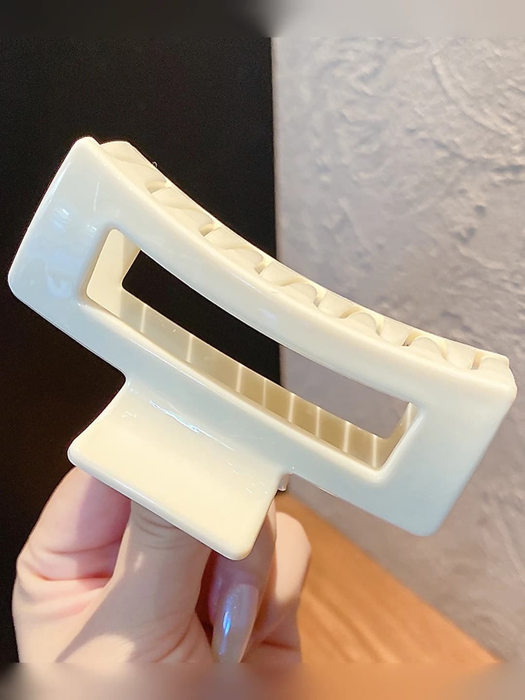 Cream white 8.5 cm