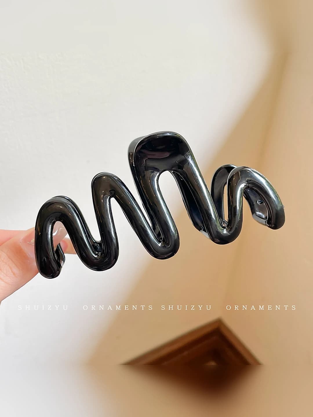 Black glossy 10.5 cm