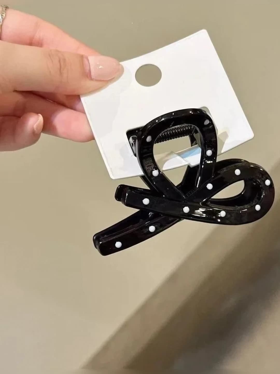 20# Half-up polka dot twisted clip 8cm
