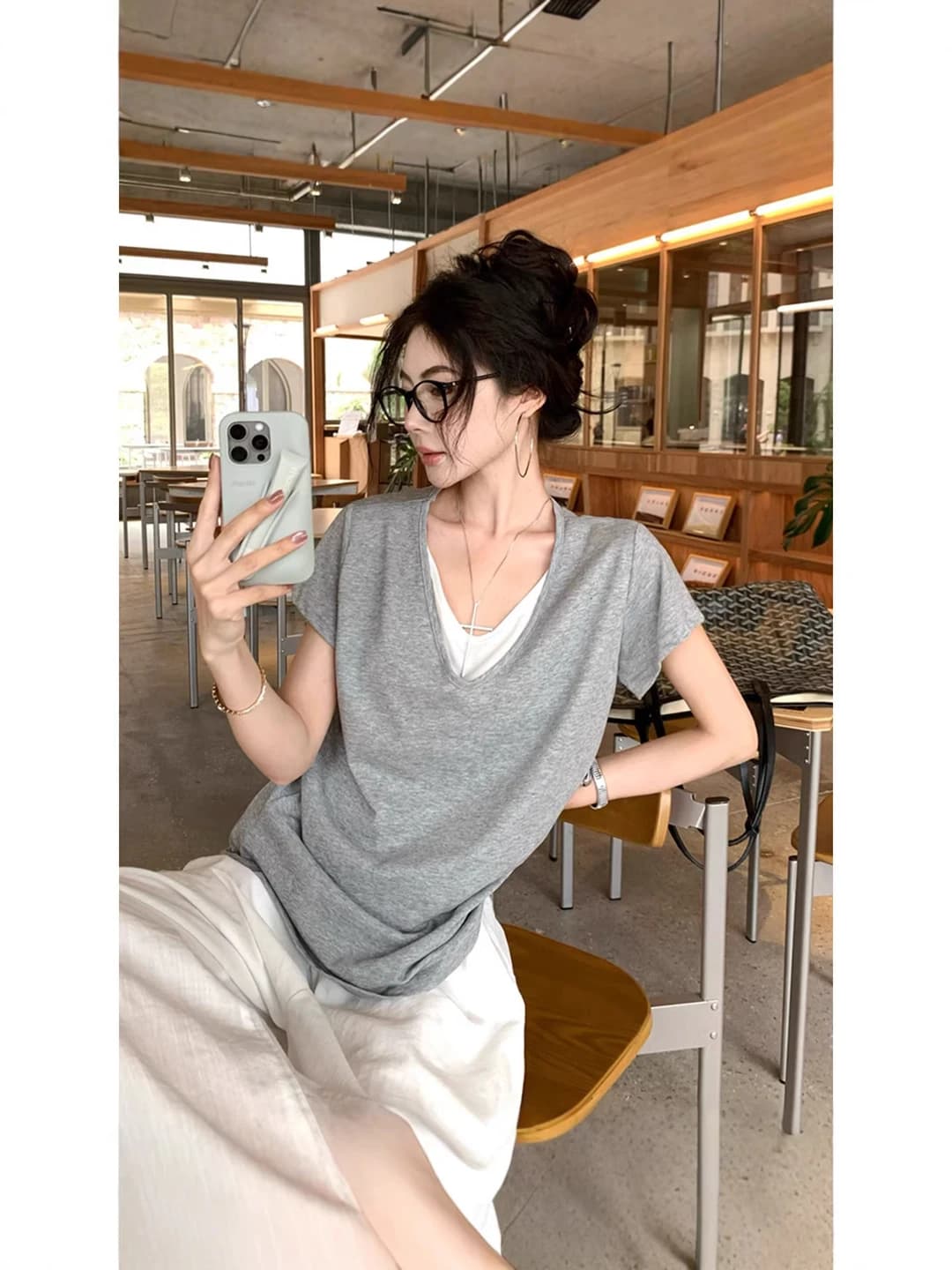 Women's plus size V-neck short sleeve loose fit solid colour t-shirt for summer 2026