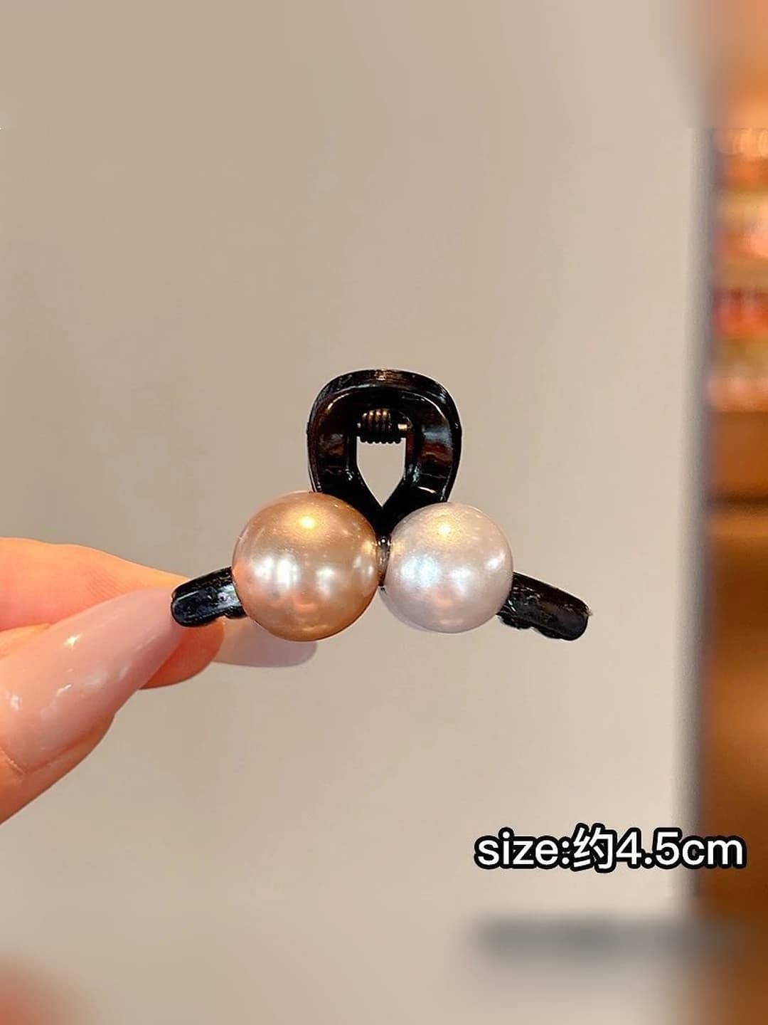 Champagne white pearl, ~4.5 cm