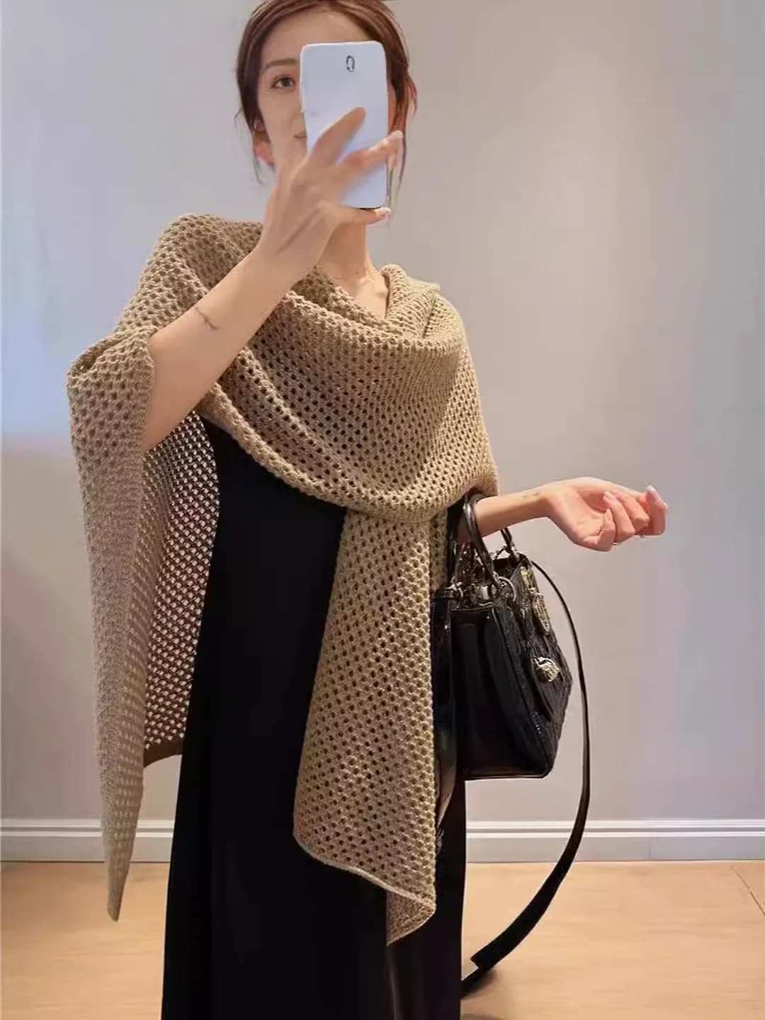 Ayollar uchun yozgi bo'sh (oversize) katta o'lchamli nozik ko'rsatadigan knitted poncho shawl, dumaloq yoqa, uzun yeng, kardigan