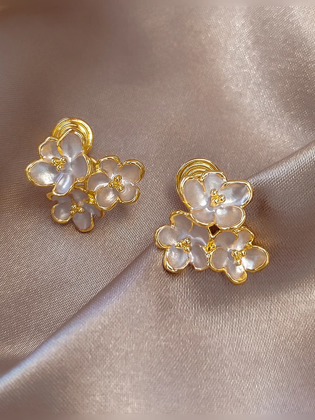 Spiral ear clips
