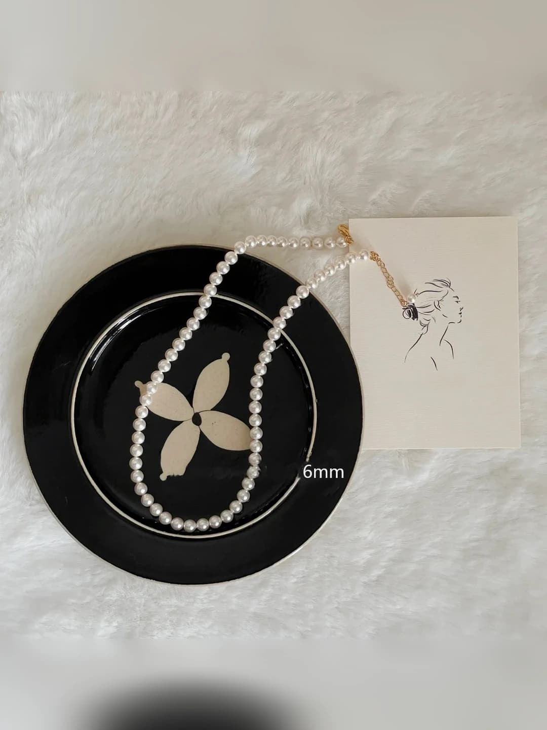 Glossy pearl necklace 6mm