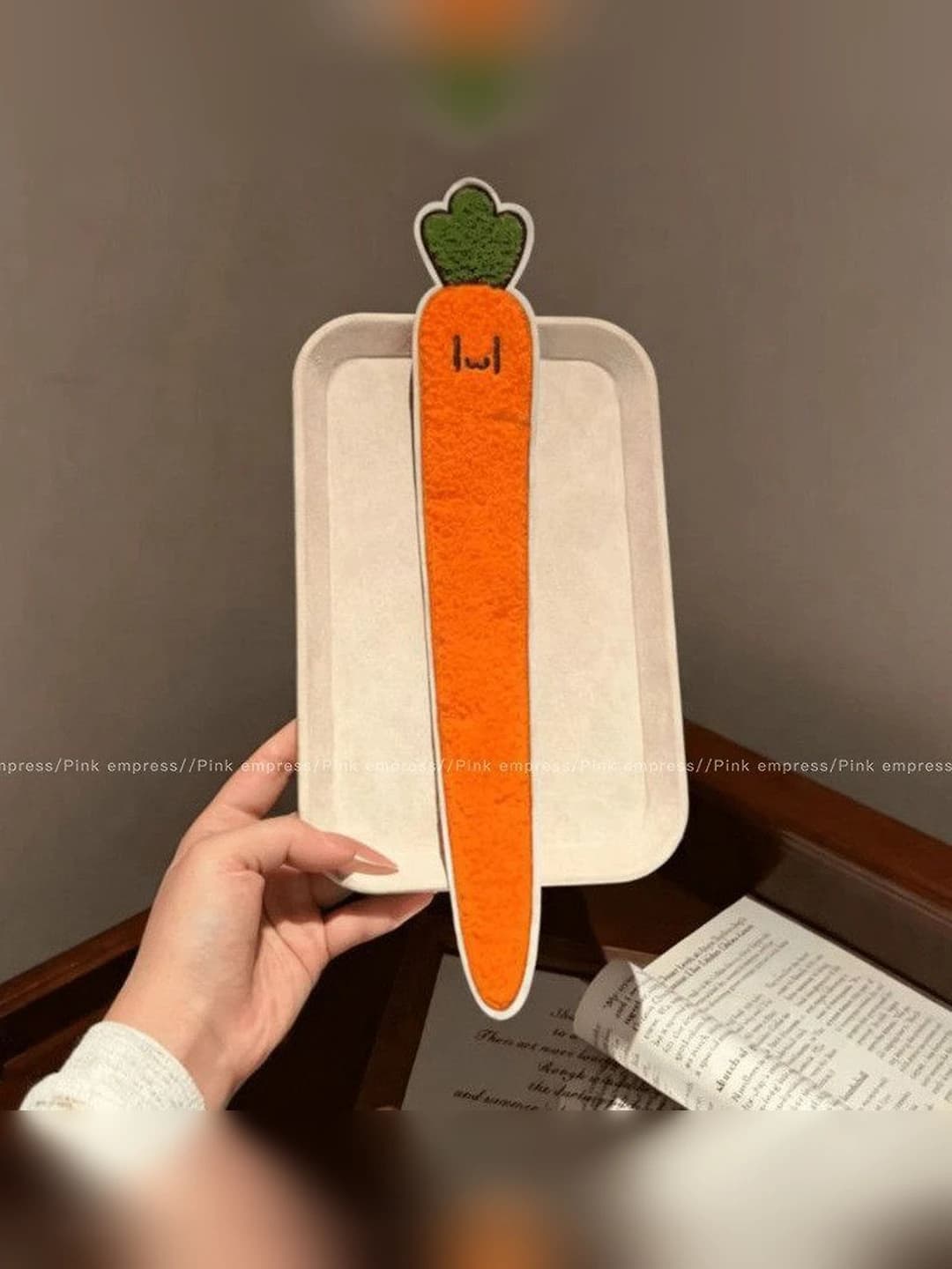 4# Carrot hairpin ~34 cm*4 cm