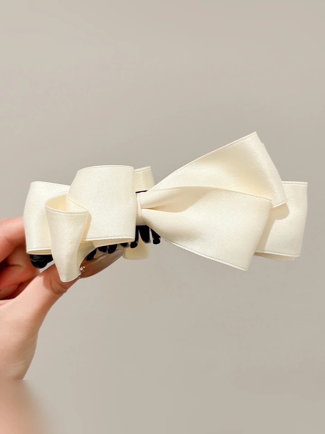 2# Off-white (~13.5 cm)