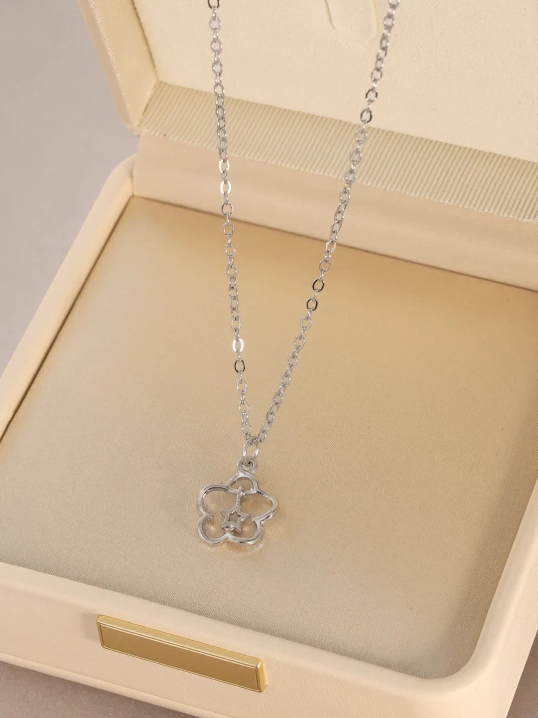 1# Lucky star necklace