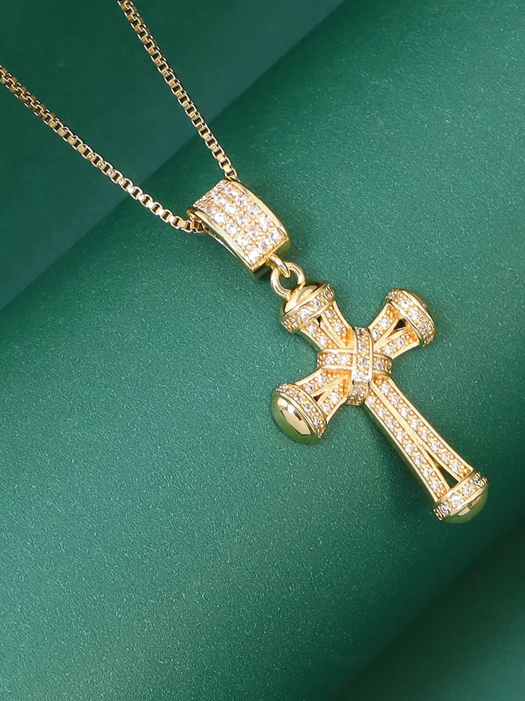 Women's cross pendant necklace with 18k gold plating, copper and zirconia