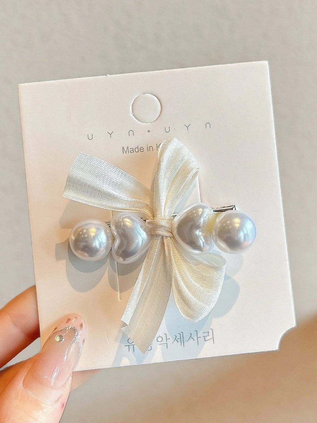 2# white bow, 1 pc hair clip