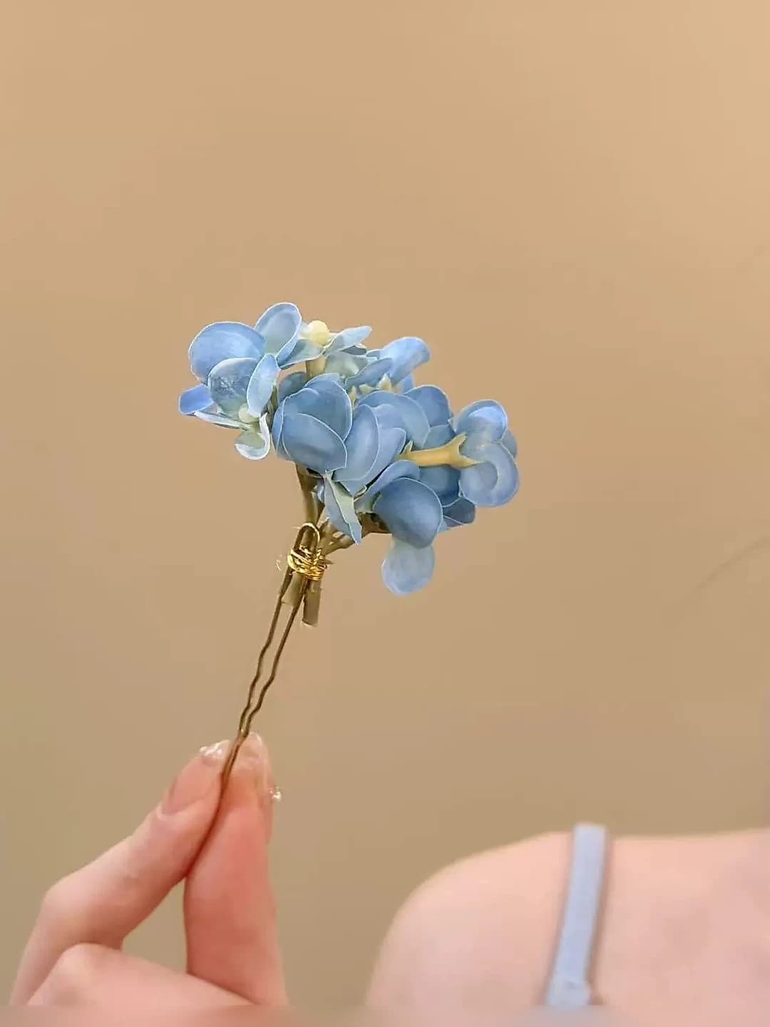 Blue flower, single