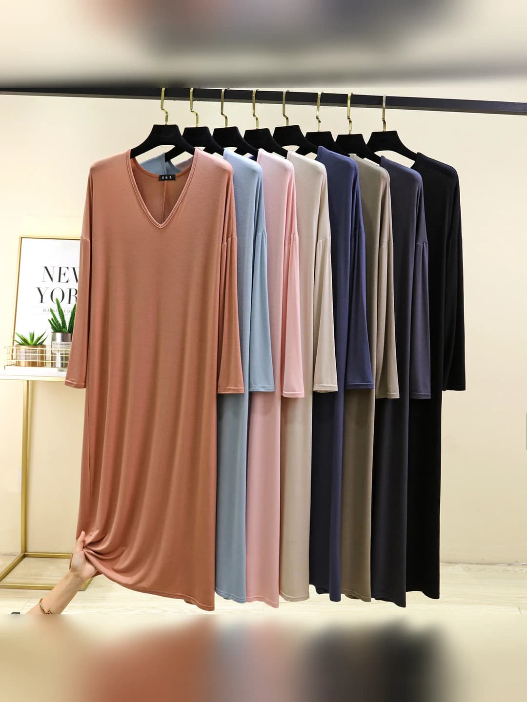 Women's autumn-winter home dress and tunic with V-neck, long sleeve, loose fit, solid colour, plus size, 90%–95% modal