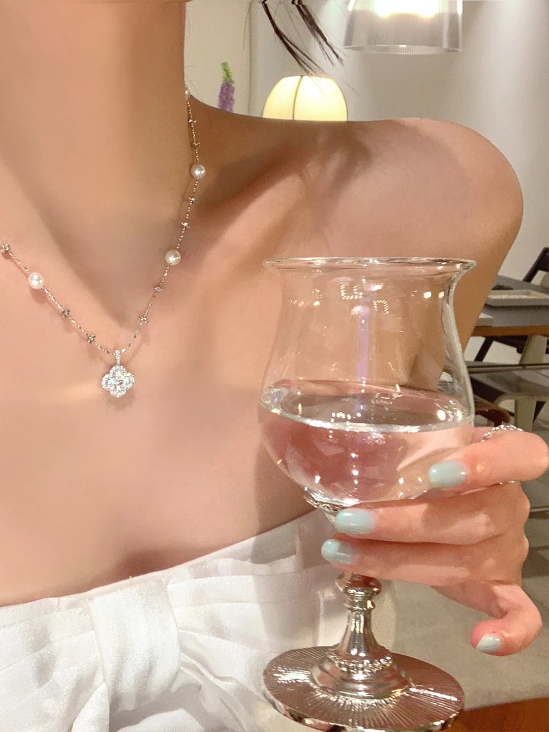 Women's crystal four-leaf flower pendant pearl necklace, 2026 style clavicle chain