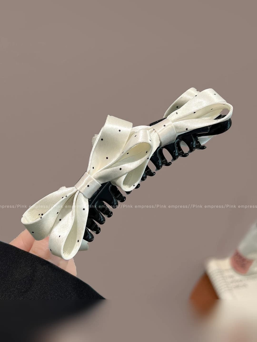 Off-white polka dot, bow banana, ~13 cm