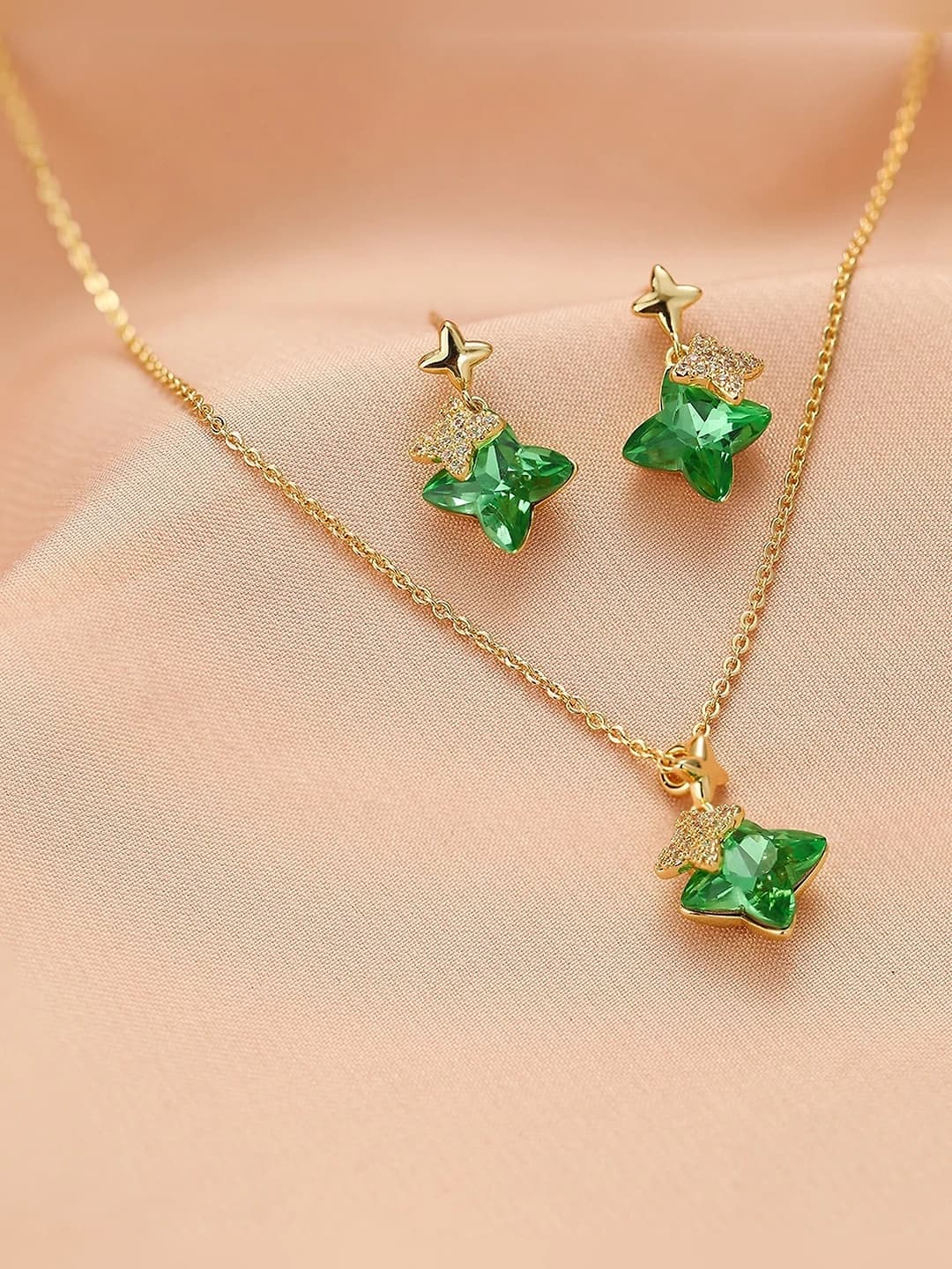 Green set (earrings+necklace)