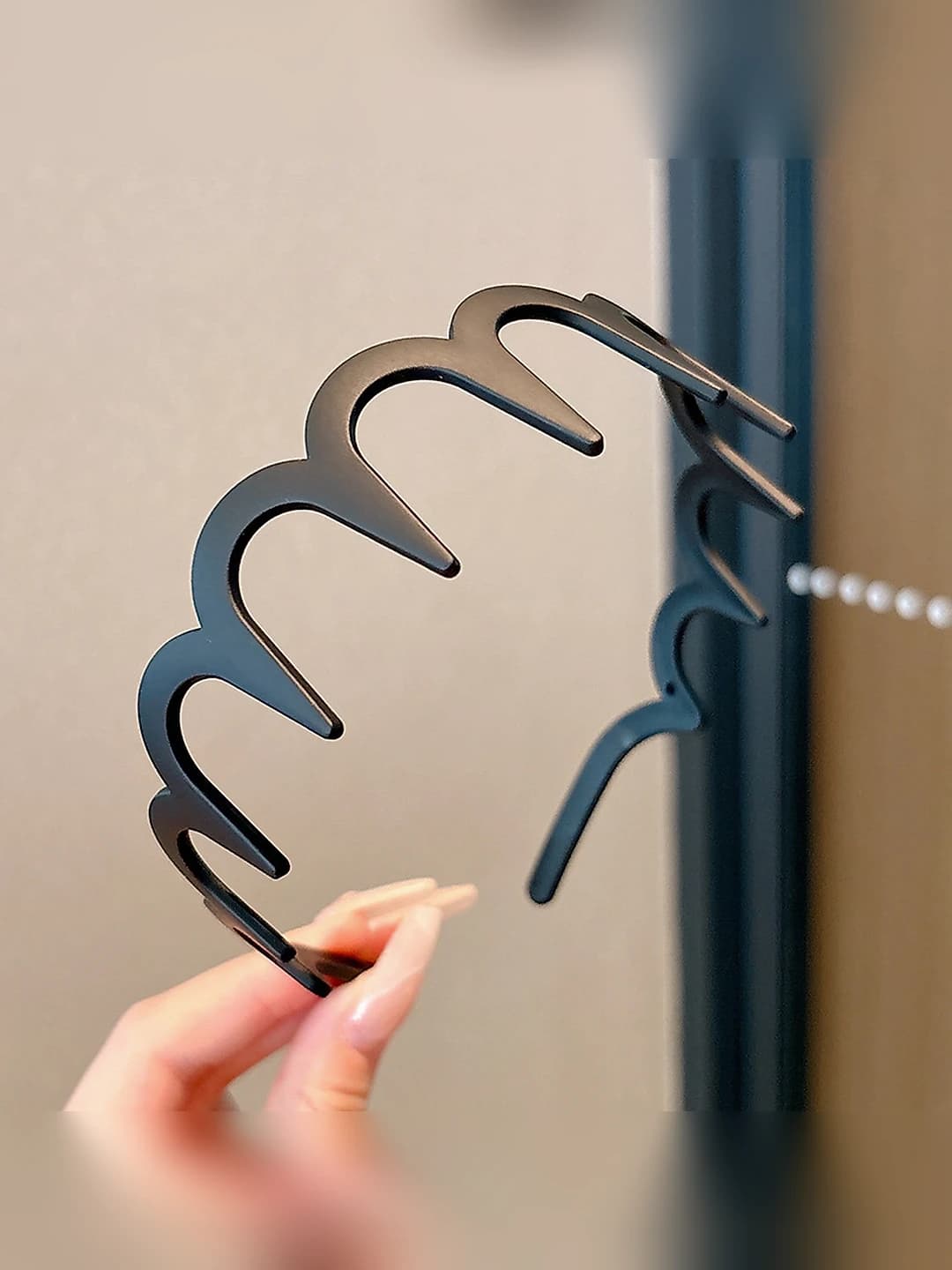 Matte wavy headband