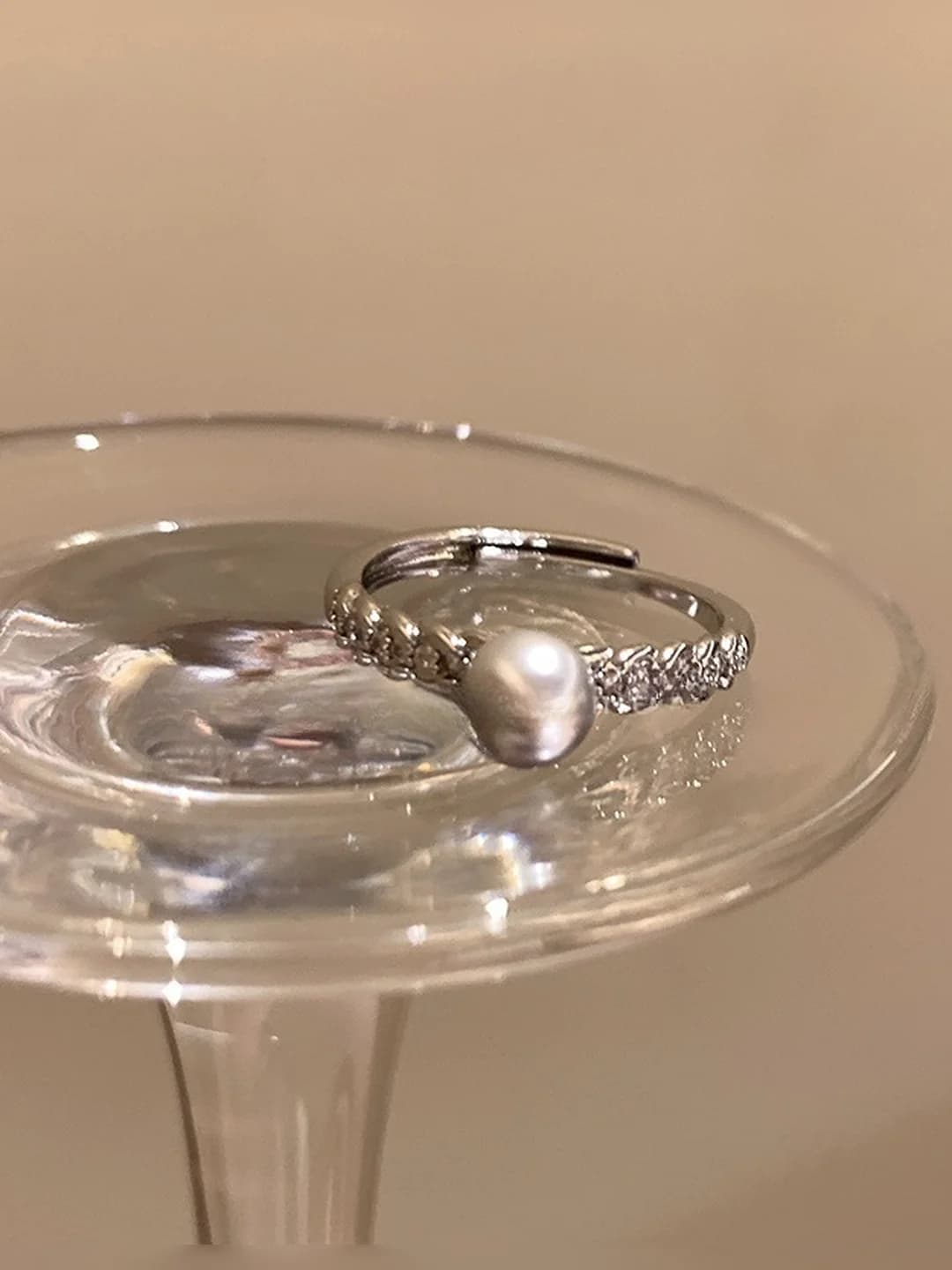 Silver-grey pearl ring