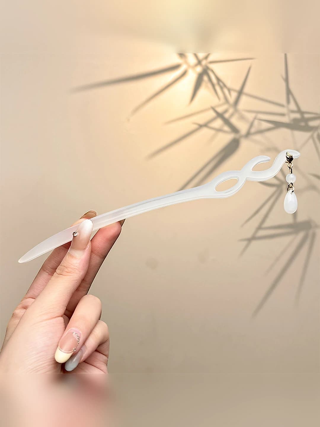 White jade 8 pendant, hair pin (bagged)