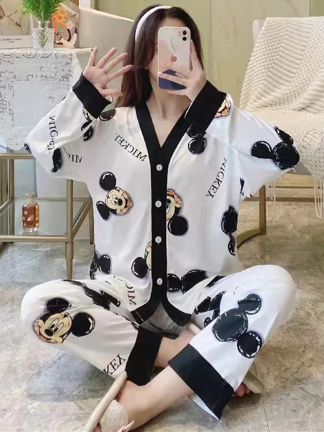 Women's spring-autumn casual pajama set: long-sleeve cardigan and trousers, Korean style, cartoon, V-neck, 100% polyester