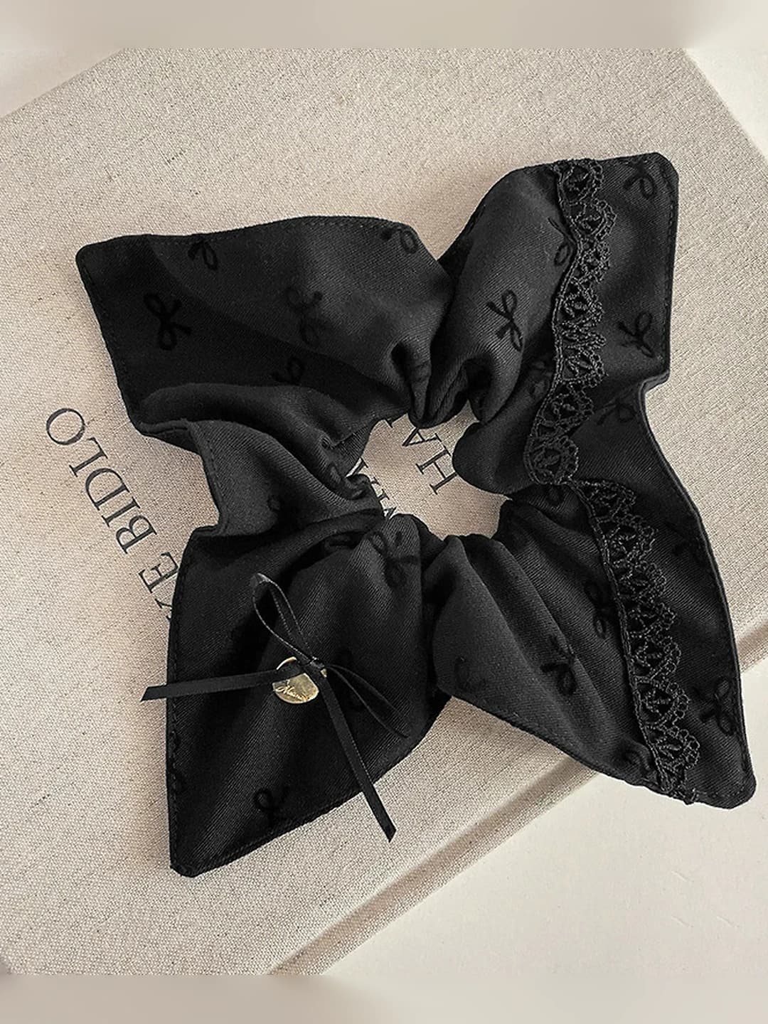 F1795 Qora