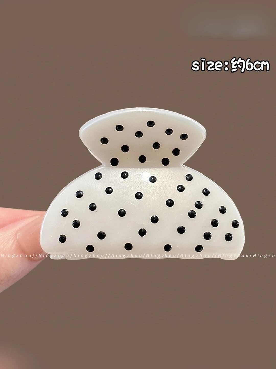 White polka dot clip 6 cm
