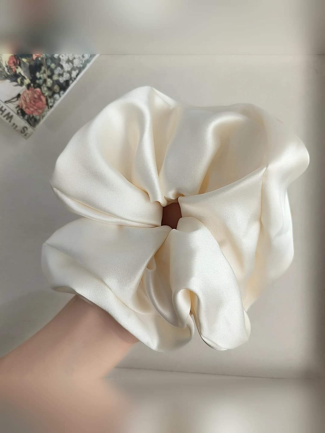 Women's satin hair tie: high stretch, glossy, large size for hair buns