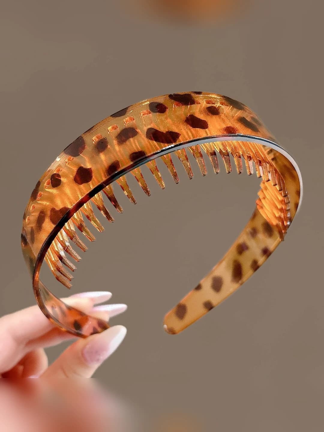3# Leopard - (no teeth, width ~2.5 cm)