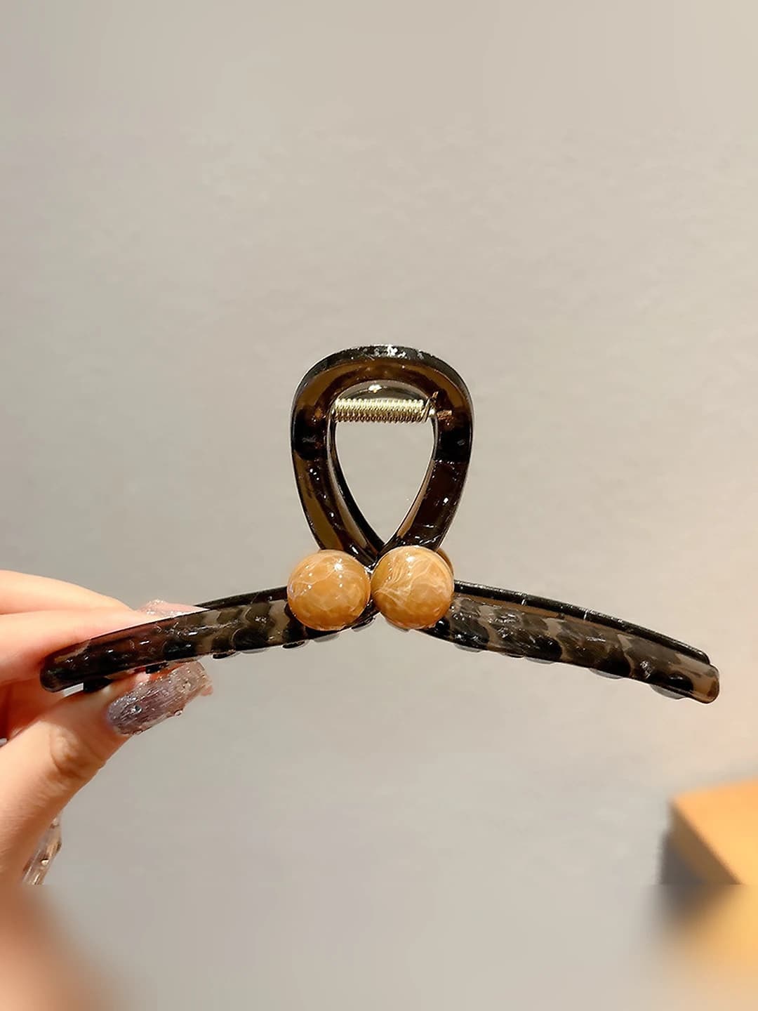 8# Amber glossy pearl clip 15cm