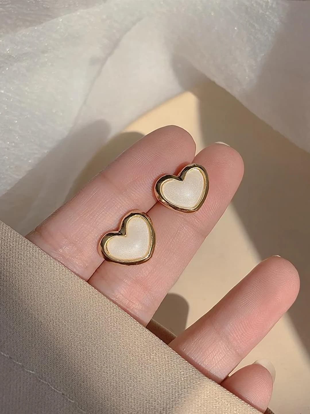 6# Shell heart stud
