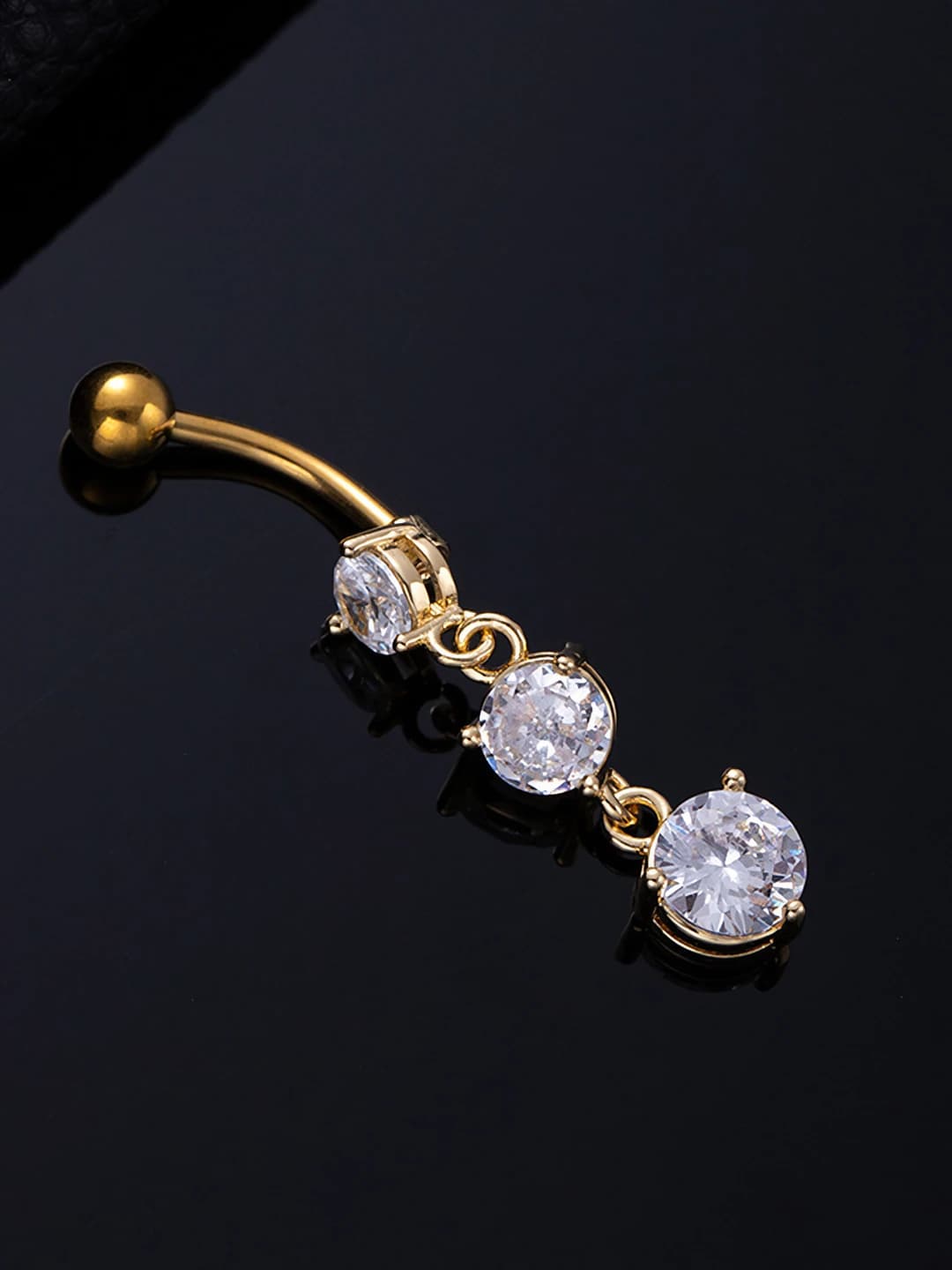 Three round zircon, gold