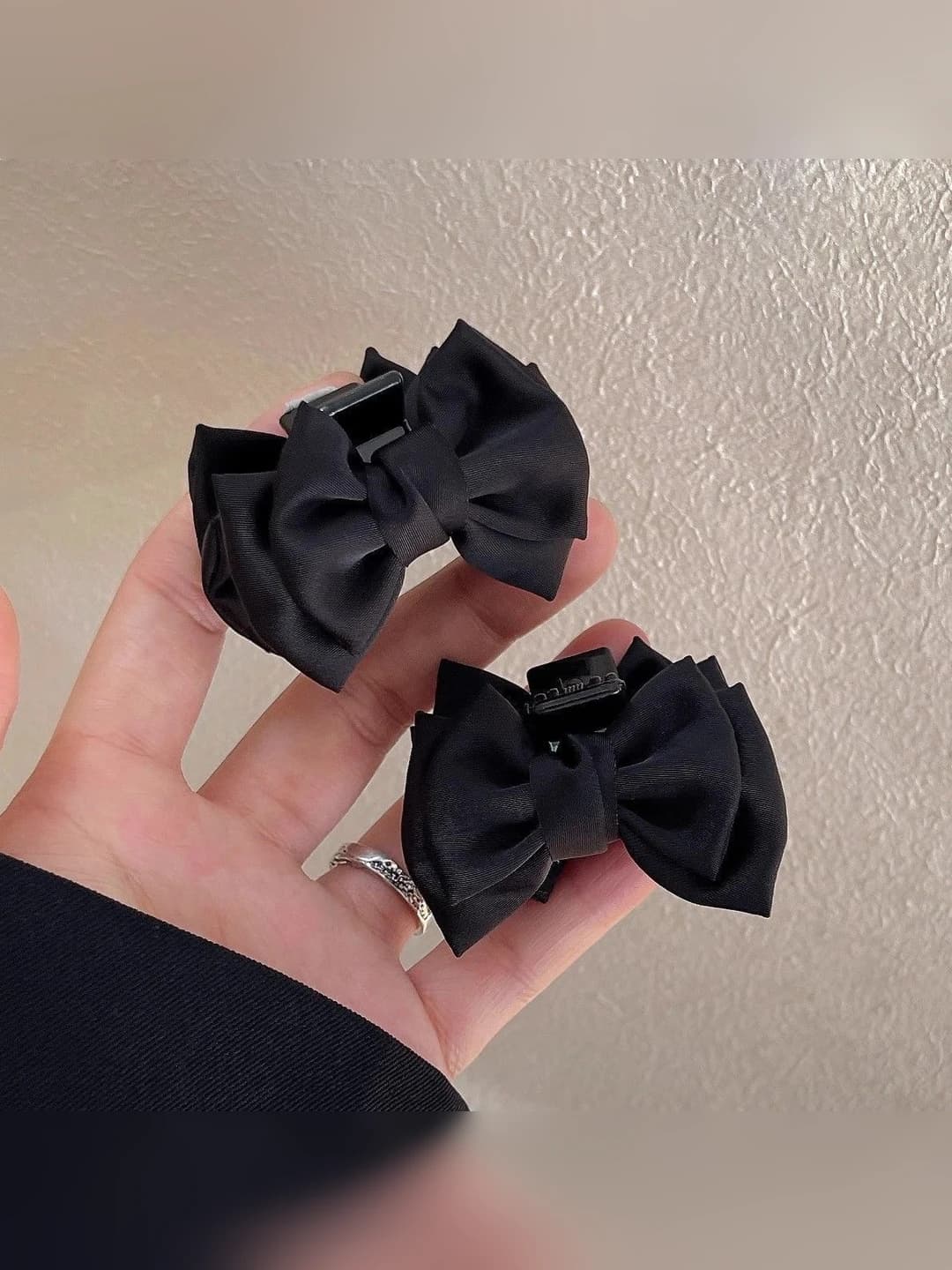 Black, 1 pair, ~3.5 cm