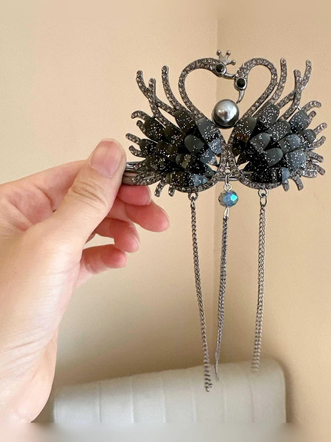 Women's hair clips and combs: metal base, plant design element, for medium-length hair