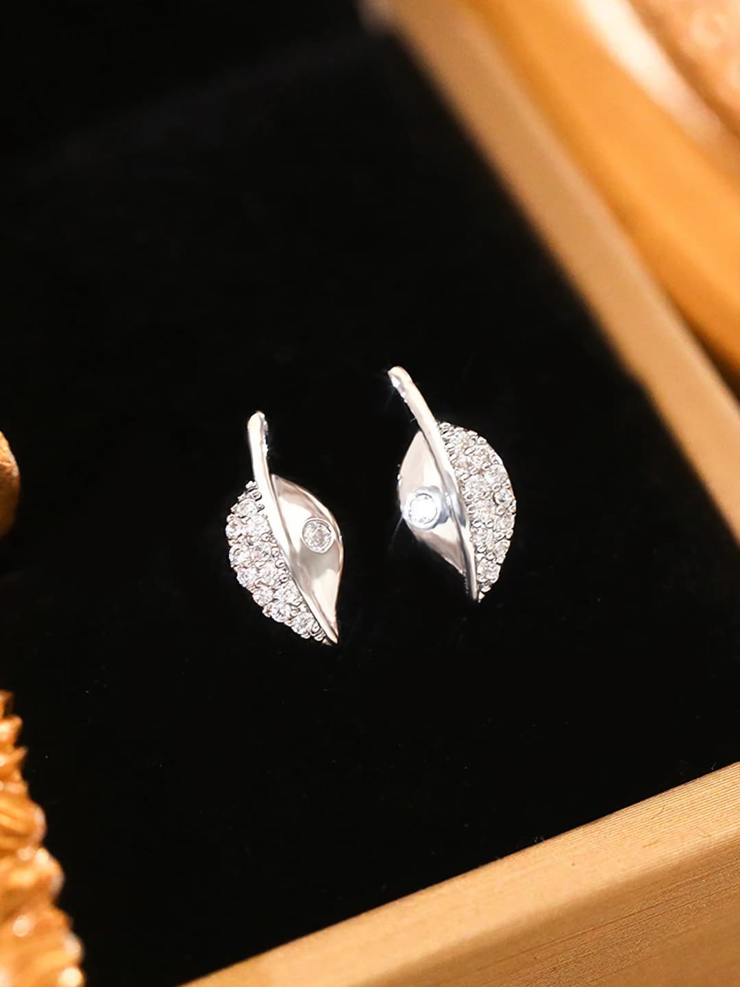 Women's Korean style leaf earrings with zircon