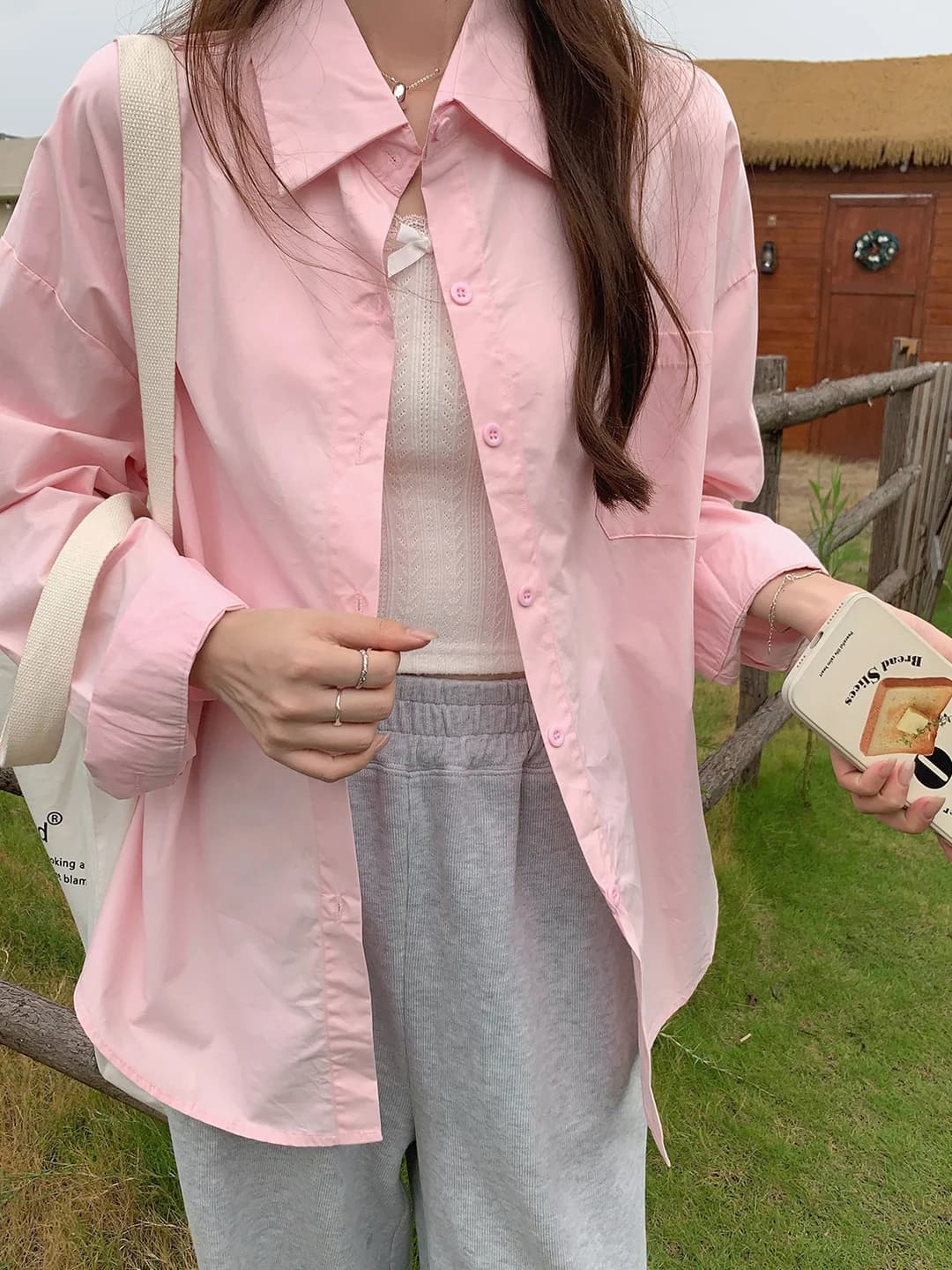 Ayollar uchun 2026 bahor-kuz pink rangli uzun yengli ko'ylak-shirt, bo'sh (oversize) kesim, to'g'ri kesim, o'rta-uzun, POLO yoqa, bir rangli, past bo'ylilar uchun