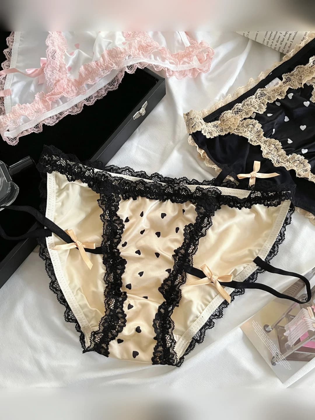Women's lace and ice-silk fabric briefs, low waist, thin, seamless, quick-dry, breathable, all-season