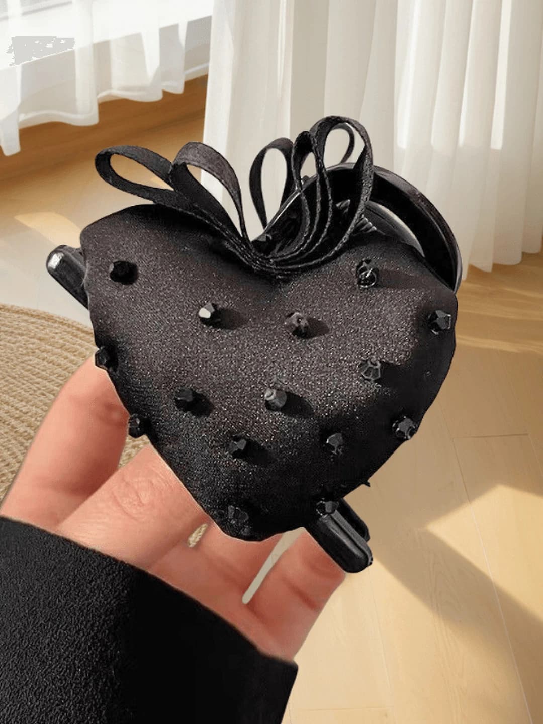 Strawberry clip A52 Black