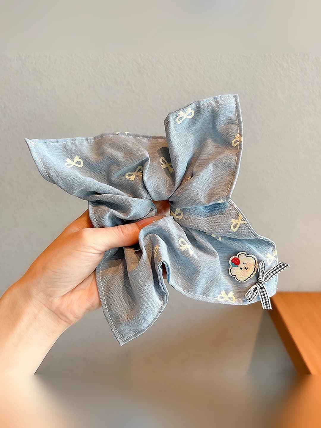Ko'k bow, kvadrat