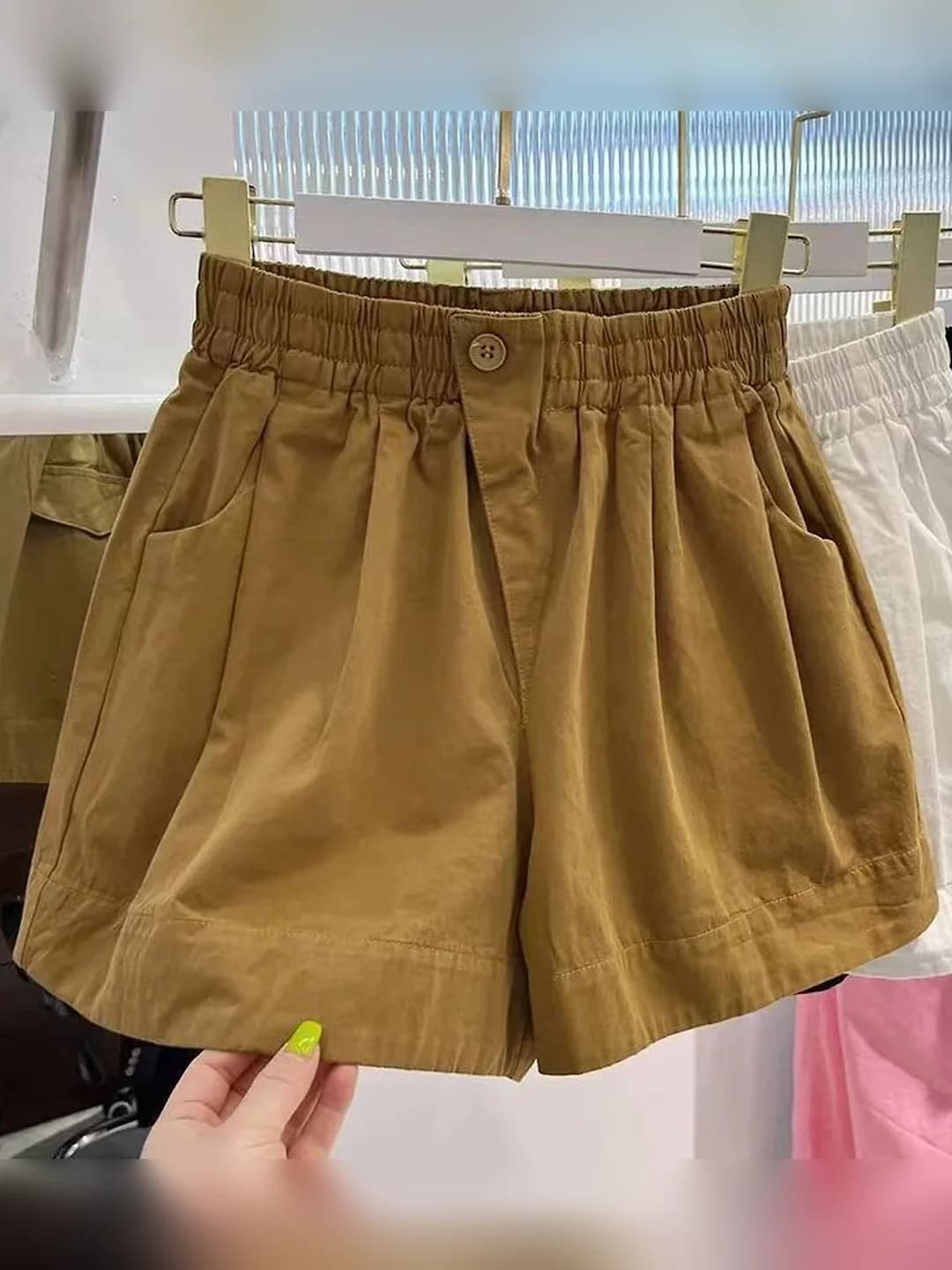 Women's knee-length shorts, high waist, thin, loose fit, straight cut, casual, slimming