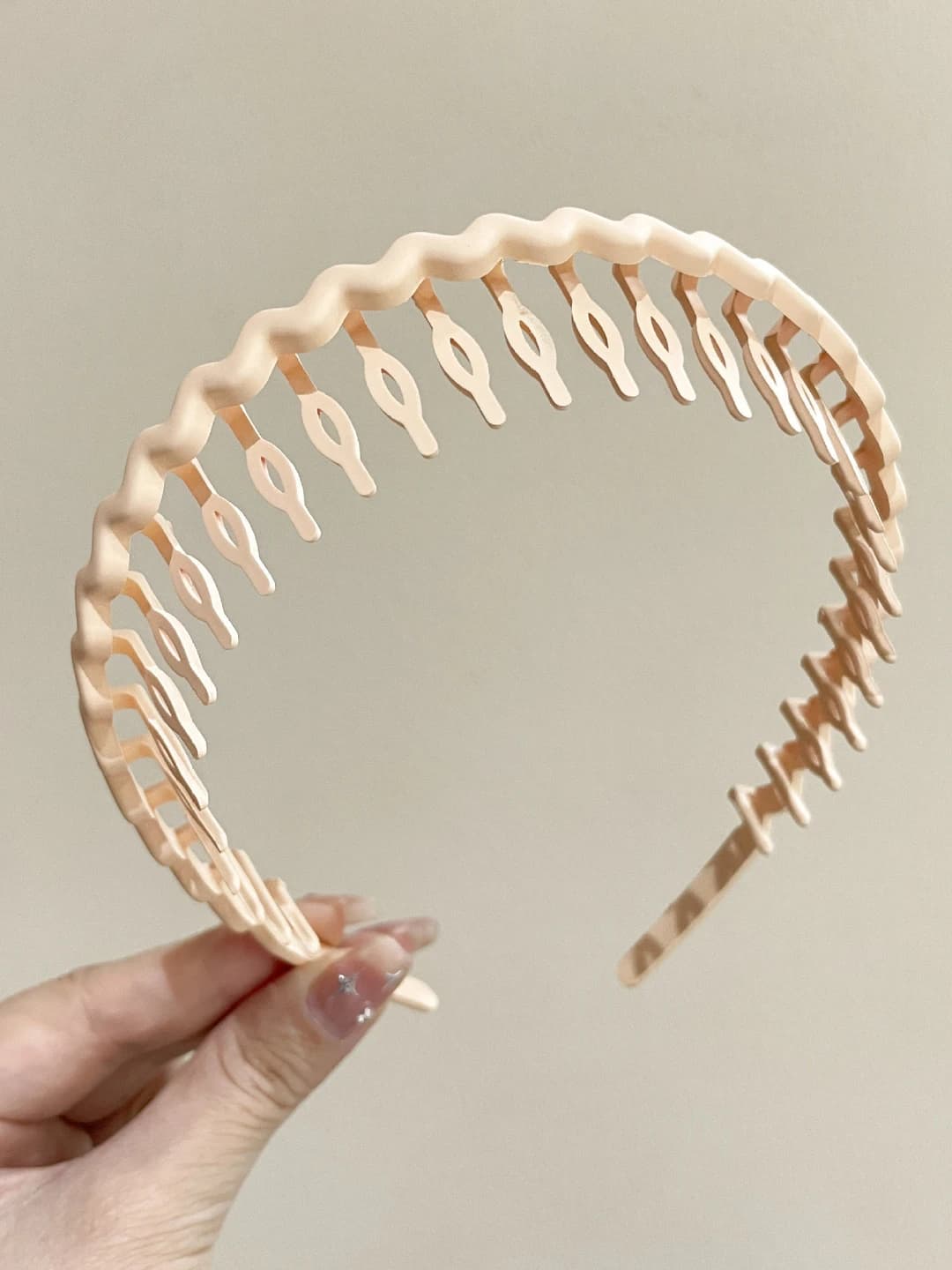 Off-white wavy