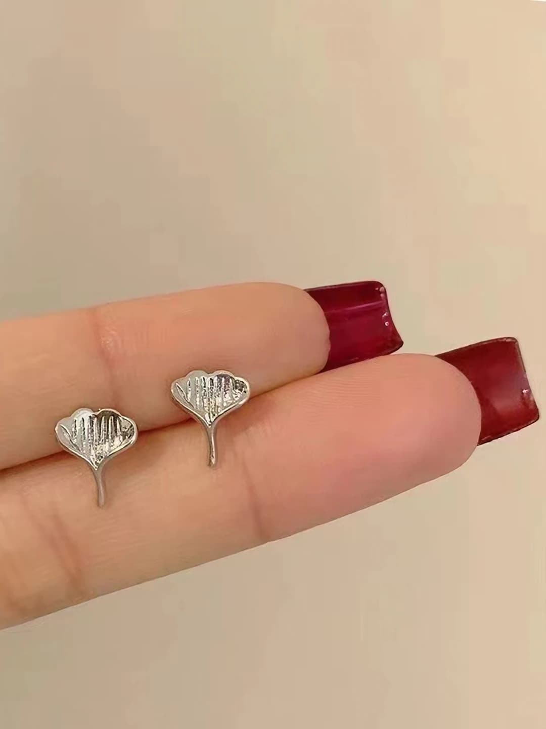 50# Small stud - Silver lotus leaf