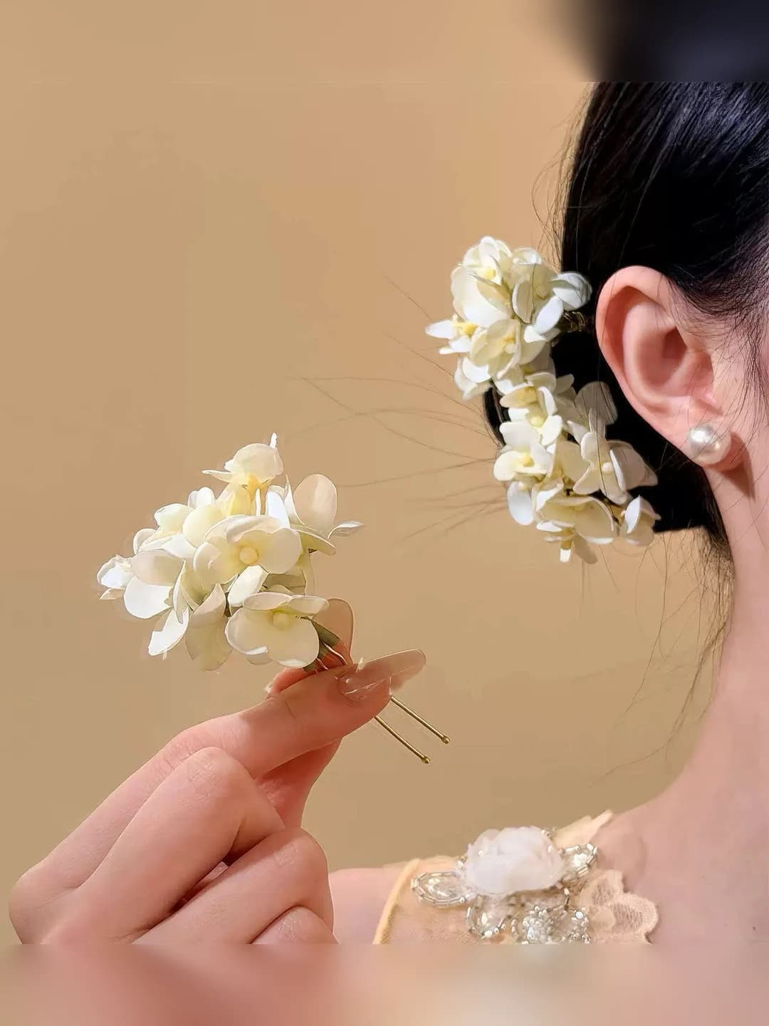 Women's white flower hairpin, modern simple style, handmade