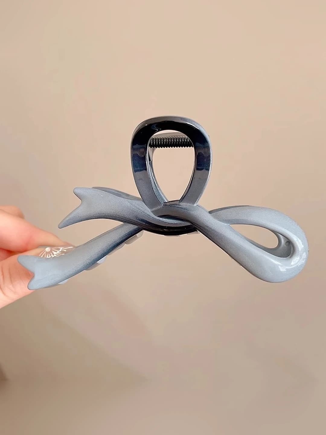 Bow clip - gradient blue-black