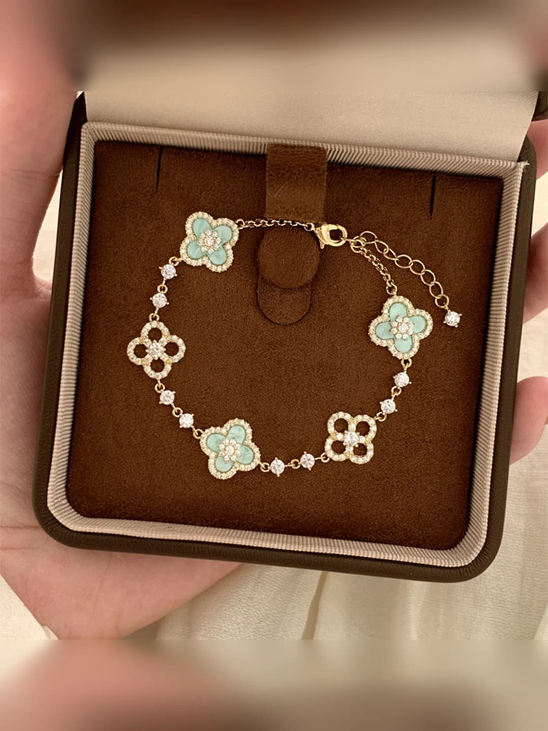 Women's zircon flower bracelet, light luxury style