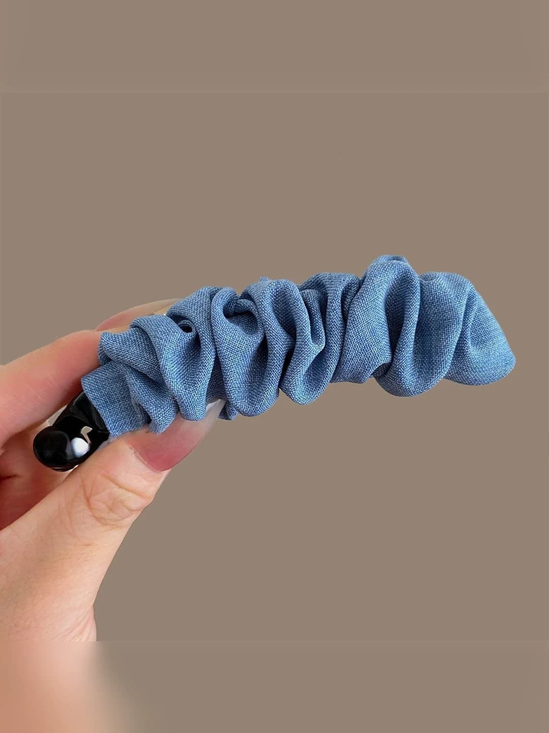 Light blue, banana clip, ~9.5 cm
