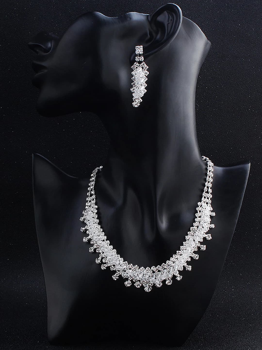 Women's rhinestone jewelry set: necklace and earrings, sparkling rhinestones, chain