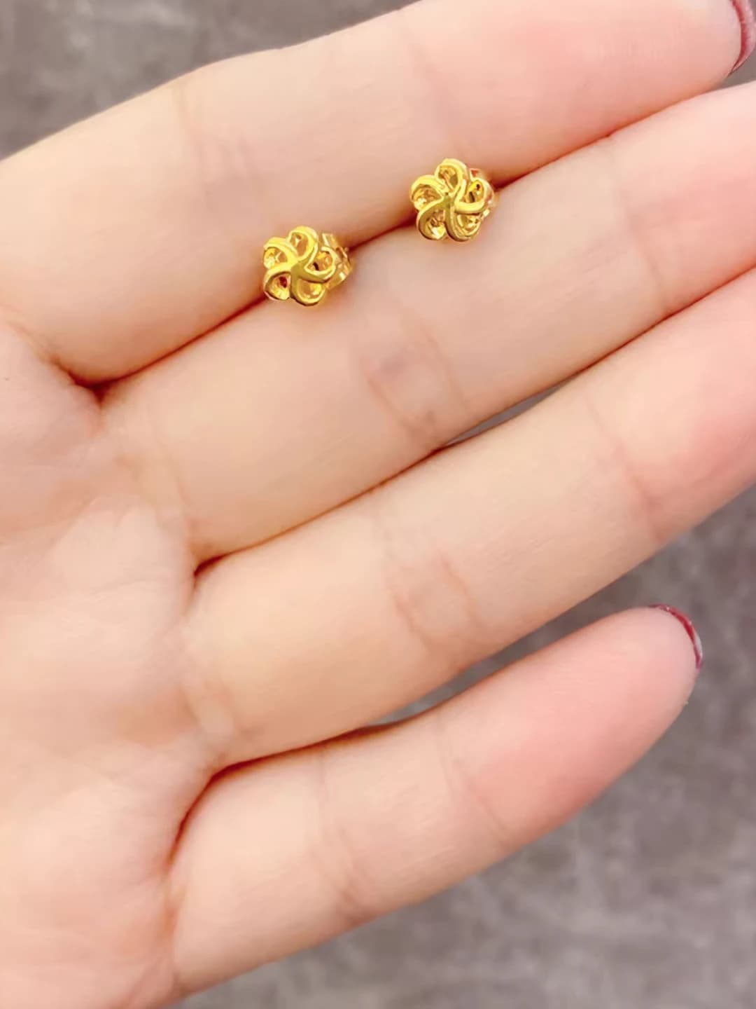 1# Small stud - Gold - Five-petal flower