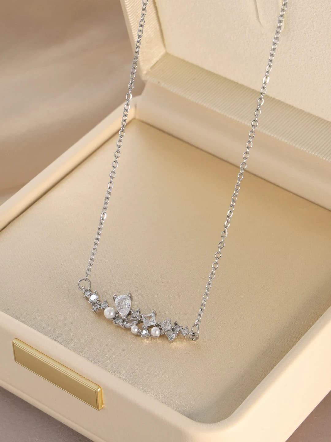 10# Floral necklace